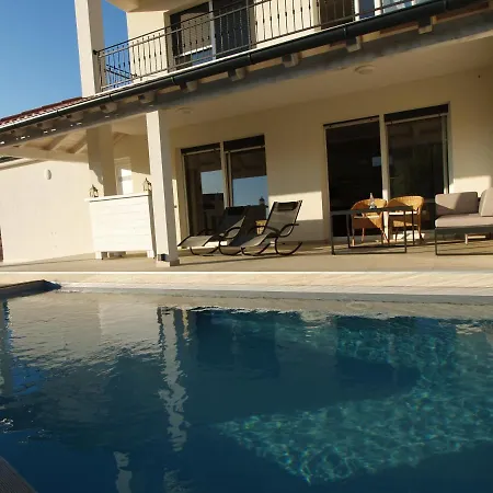 Papalina 3 *