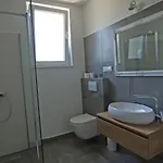 Papalina 3 شقة Barbat na Rabu