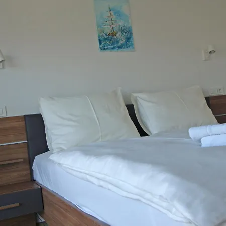 Papalina 3 *